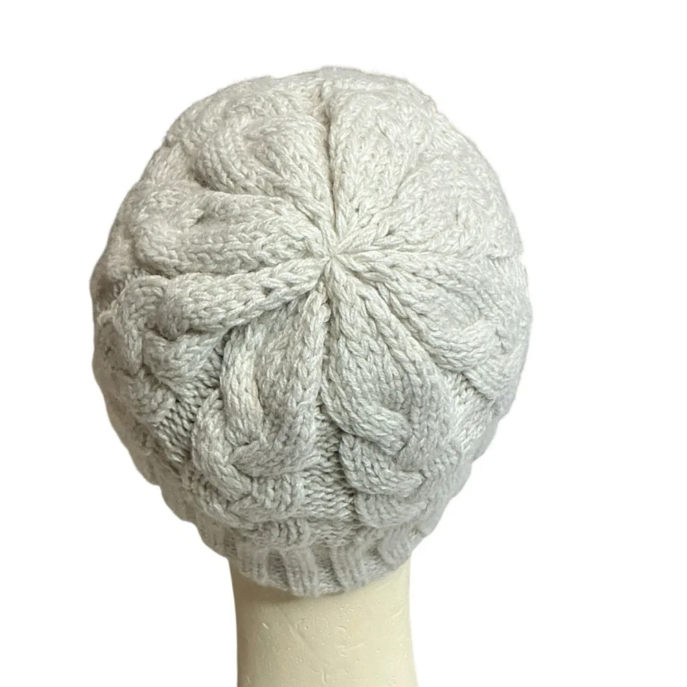 Under Armour‎ Cable Knit Beanie Hat Cream and Gray Fleece Lined Winter Hat